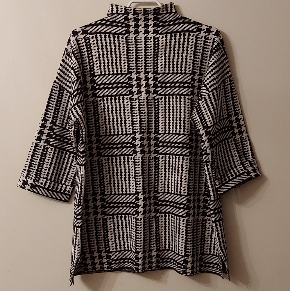 Elegant 3/4 sleeve high neck sweater
